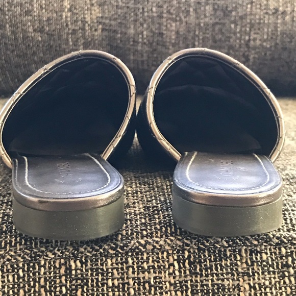 CHANEL GREY METALLIC MULES - Picture 5 of 7